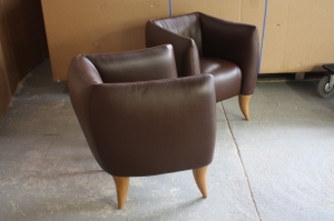 MAROUA fauteuil pieds bois en cuir colorado café (2)